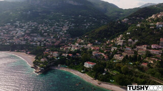 Благодарная жена Marilyn Crystal ублажила мужа минетом и анальной еблей за новый дом